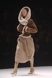 th_34023_md-lerage.com-fw04-rtw-paris-w-mcqueen-001-gad1g4bm_122_101lo.jpg