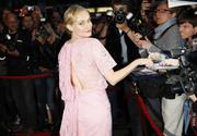 th_35898_Tikipeter_Diane_Kruger_Pieds_Nus_Sur_Des_Limaces_German_Premiere_022_123_1020lo.jpg