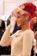 th_86343_RihannashoppedatPradaJean_PaulGaultierandColette_21_122_1077lo.jpg