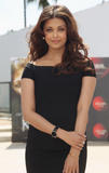 th_16642_AishwaryaRai_raaven_photocall_at_cannes_ff_44_122_1081lo.jpg