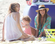 http://img220.imagevenue.com/loc1184/th_15587_jessica187_123_1184lo.JPG