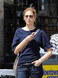 th_89133_Preppie_Karolina_Kurkova_tries_to_hail_a_cab_in_New_York_City_05.02.03_9105_122_193lo.JPG