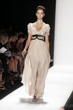 th_23812_md-fashionledge.com-ss07-rtw-newyork-w-herrera-001-xn1gyrc0_122_205lo.jpg