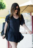  Rachel Bilson Shows Some Leg  pictures