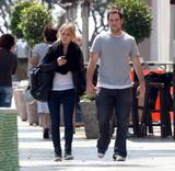 http://img220.imagevenue.com/loc338/th_70649_Hilary_Duff_2008-10-02_-_shopping_in_Hollywood_771_122_338lo.jpg
