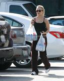 th_22395_Hayden_Panettiere_Candids_West_Hollywood_0107_984_122_357lo.jpg
