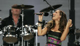 th_92032_Celebutopia-Leona_Lewis_performs_at_the_Concert_in_honour_of_Nelson_Mandela91s_90th_birthday-01_122_44lo.JPG