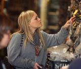 th_05575_Celebutopia-Hilary_Duff_shopping_on_Robertson_Blvd_in_Los_Angeles-01_122_47lo.jpg