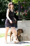 th_19024_Celebutopia-Jessica_Biel_walking_her_dog_in_Beverly_Hills-01_122_62lo.JPG