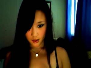 Asian Webcam Lola Showing Her Goods