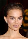 th_60698_Celebutopia-Natalie_Portman_arrives_at_the_81st_Annual_Academy_Awards-11_123_74lo.jpg