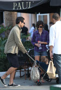 Jessica Alba (Джессика Альба) - Страница 6 Th_24863_s-ja-out-for-lunch-in-miami-20100206-11_122_758lo