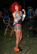 th_97887_Rihanna_shoots_Whats_My_Name_in_NYC_315_122_813lo.jpg