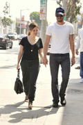 th_46604_SophiaBushboyfriendAustinNicholsholdsbKr9j5ow5kl_123_891lo.jpg