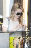 th_84188_celebrity_paradise.com_TheElder_EmmaRoberts2011_04_04_ShoppinginBeverlyHills4_122_935lo.jpg