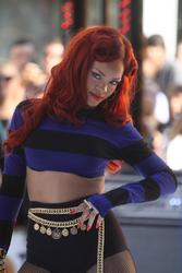 th_517099348_Rihanna_performs_on_NBCs_Today_J0001_085_122_953lo.jpg