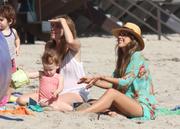 http://img220.imagevenue.com/loc991/th_15724_jessica193_123_991lo.jpg