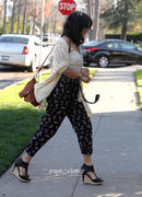 http://img220.imagevenue.com/loc1028/th_316345335_vanessa_hudgens_08_122_1028lo.jpg