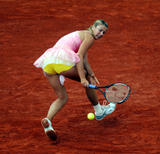 http://img220.imagevenue.com/loc348/th_51167_Maria_Sharapova_RUS_71259_123_348lo.jpg