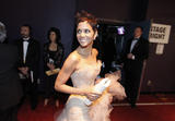 http://img220.imagevenue.com/loc782/th_67708_celebrity_paradise.com_TheElder_HalleBerry156_122_782lo.jpg