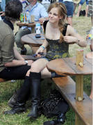 http://img220.imagevenue.com/loc911/th_03996_EmmaWatson06252010GlastonburyMusicFestival13_122_911lo.jpg